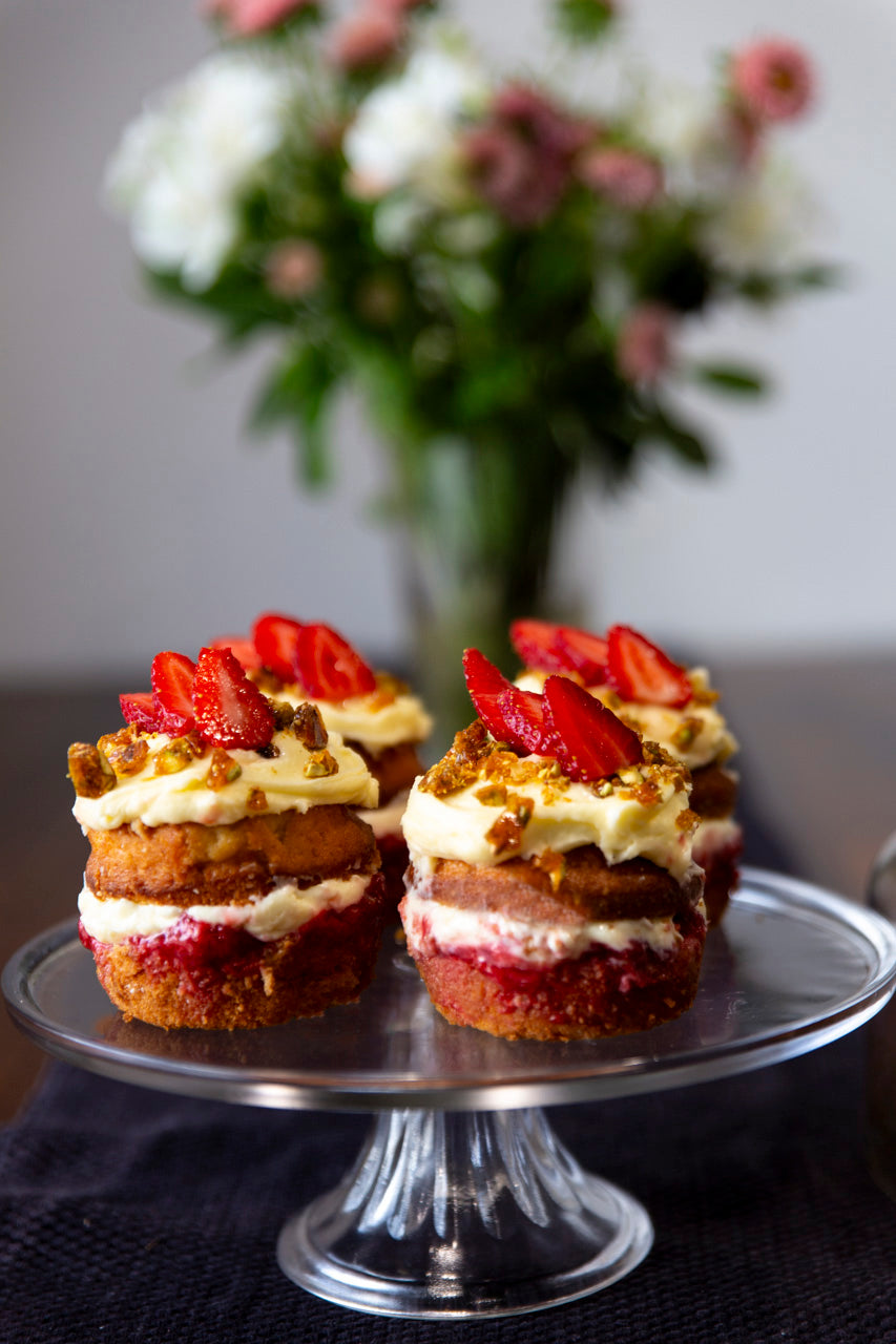 Strawberry mini cakes