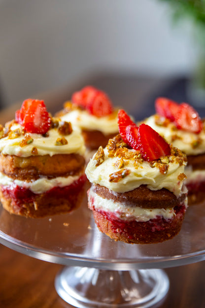 Strawberry mini cakes
