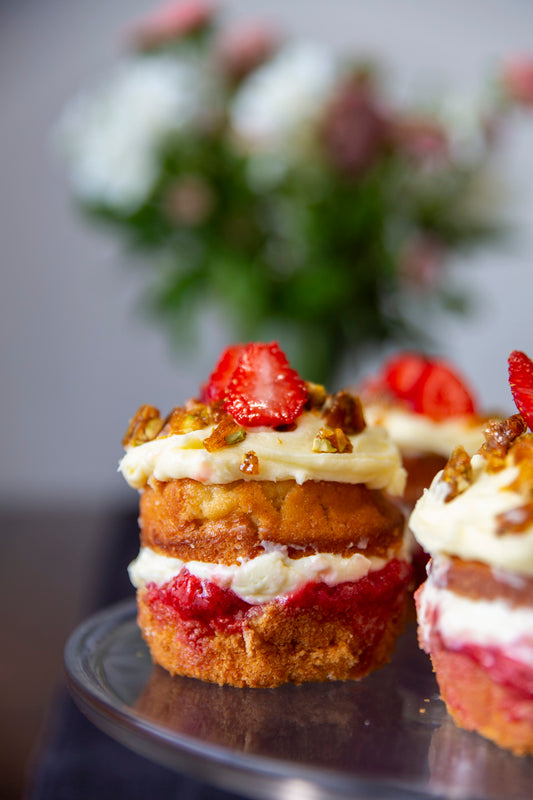 Strawberry mini cakes
